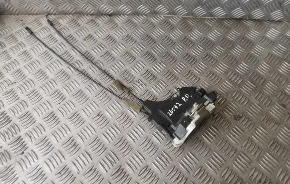 Mitsubishi Grandis Front door lock