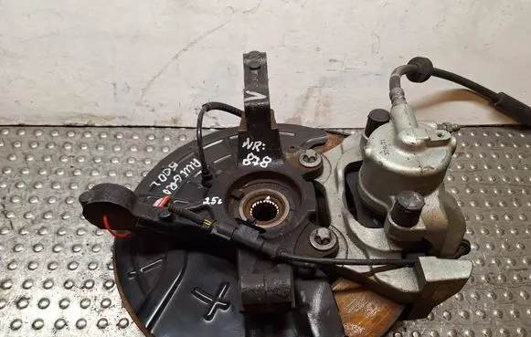 Fiat 500L Front wheel hub spindle knuckle S25056878 51910432
