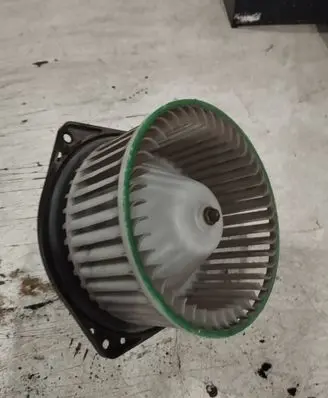Nissan Sunny Heater fan/blower B04909555