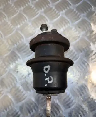 Engine mount bracket