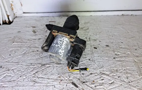 BMW 3 E36 Coolant heater control valve 1387846 1147412052