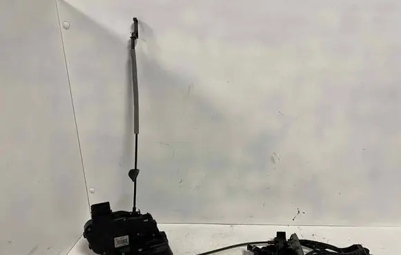 Volvo V70 Front door lock 31253665 986902105 A048317