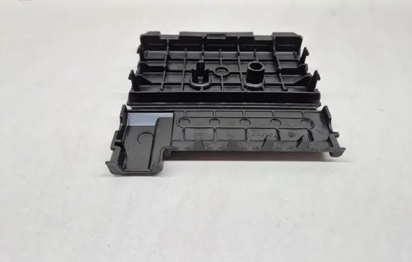 Mercedes-Benz EQC Fuse box cover 306035