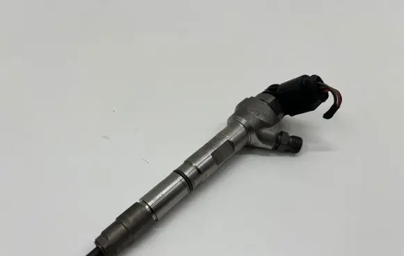 Audi A3 8Y Fuel injector 05L130277E