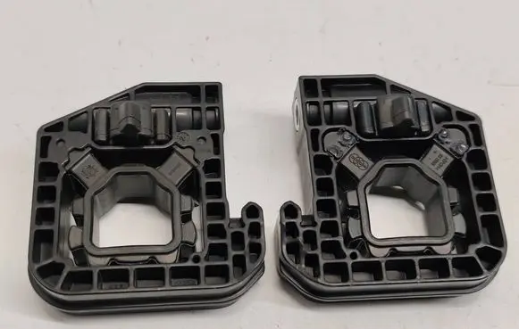 BMW X5 G05 Radiator mount bracket 8642754 8642753 17118642754