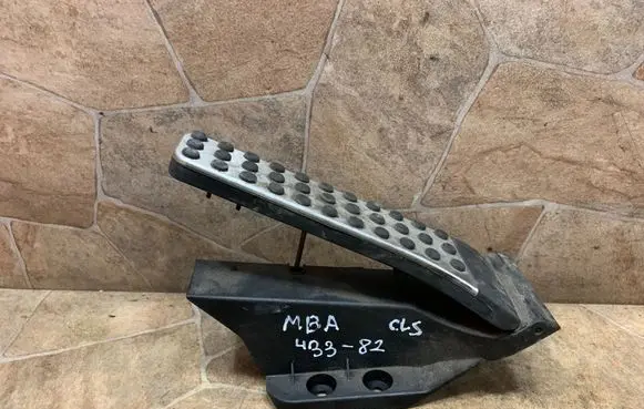 Mercedes-Benz CLS C218 X218 Accelerator throttle pedal 