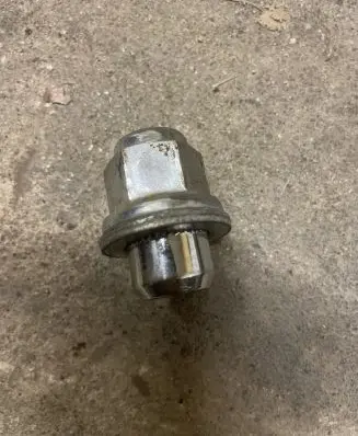 Toyota Prius+ (ZVW40) Nuts/bolts 