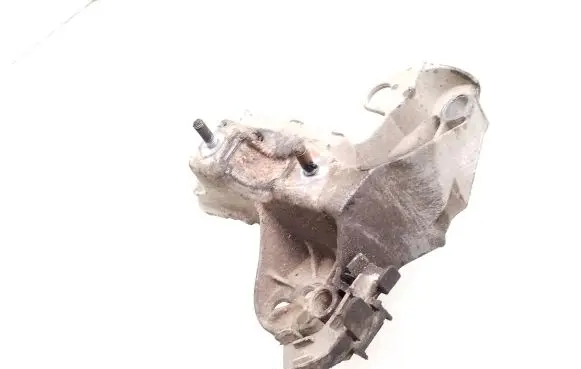 Audi A4 S4 B6 8E 8H Engine mounting bracket 8E0199352