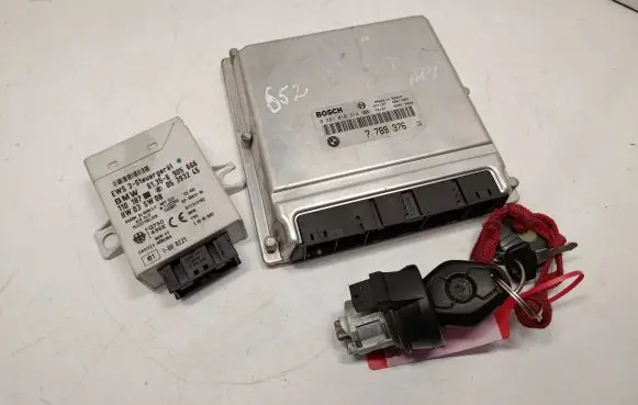 BMW 5 E39 Engine ECU kit and lock set 7789376 13617789376 0281010314