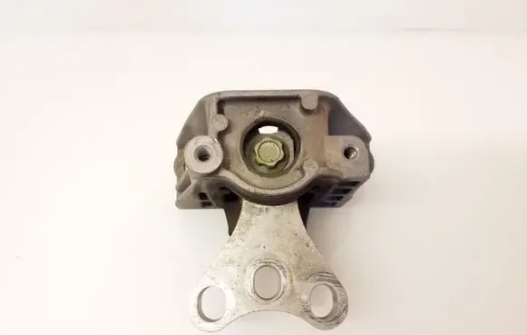 Honda Civic Engine mount bracket