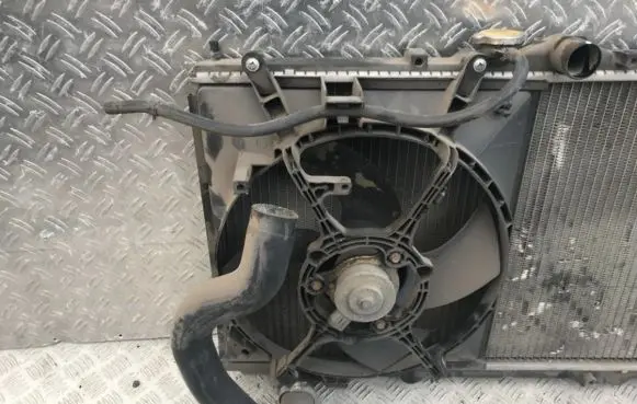 Mitsubishi Space Star Radiator cooling fan shroud
