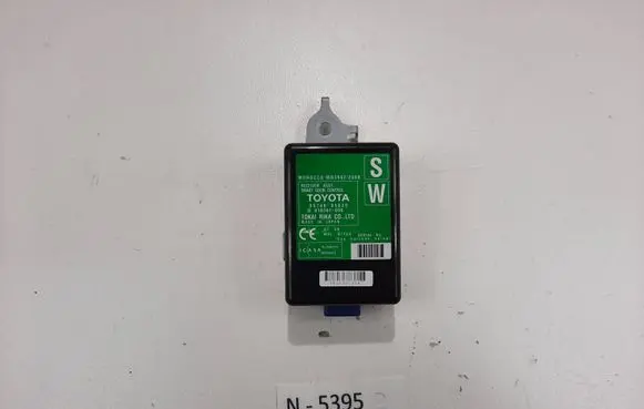 Toyota Avensis T270 Door control unit/module 8974005030