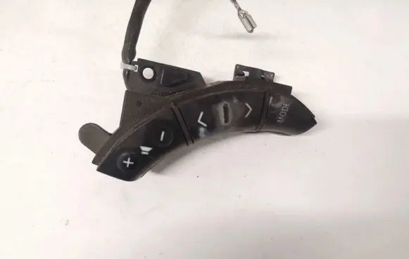 Steering wheel buttons/switches
