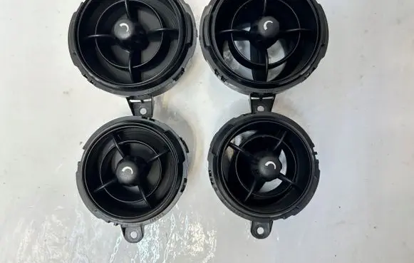 Mini Cooper Countryman R60 Dash center air vent grill