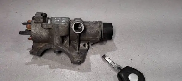Volkswagen PASSAT B5 Ignition lock 4B0905851