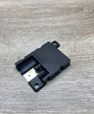 BMW 5 E60 E61 Aerial antenna amplifier 6928461 921800