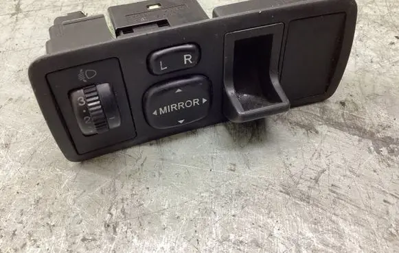 Toyota Corolla E120 E130 Wing mirror switch 183574