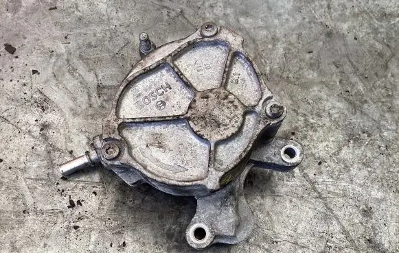 Opel Astra H Vacuum pump 17037