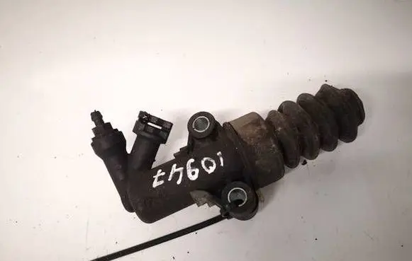 Mazda 3 I Clutch master cylinder 