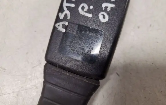 Opel Astra H Front seatbelt buckle 330803354 13127267 602219100