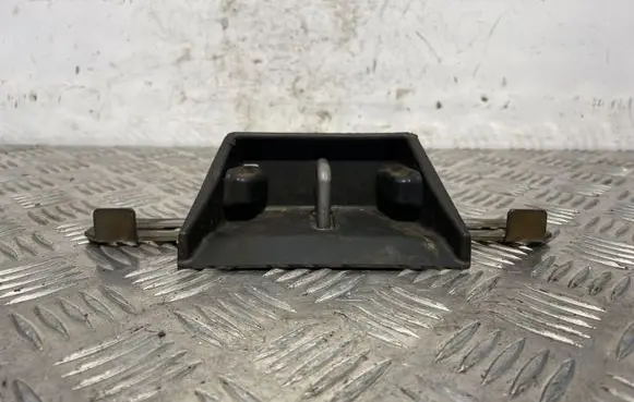 Volvo XC40 Rear door lock loop/hook striker A41719