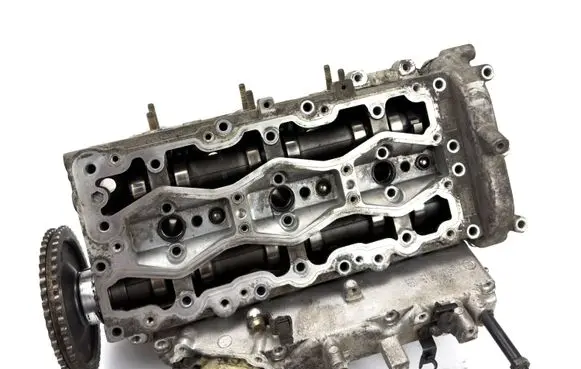 Hyundai ix 55 Engine head 243313A000