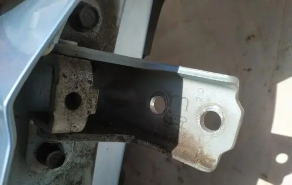 Hyundai Getz Front door upper hinge