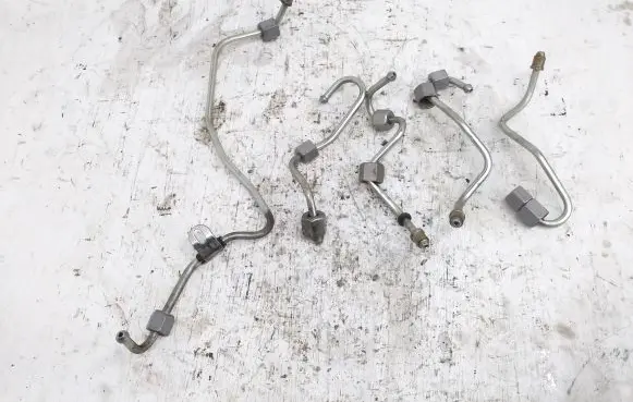 Renault Trafic III (X82) Fuel injector supply line/pipe 
