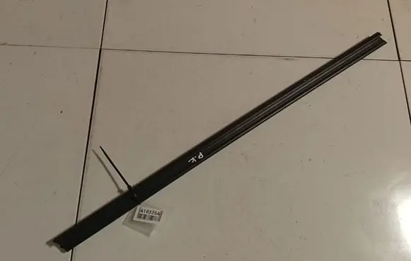 Citroen C4 Grand Picasso Front door glass trim molding 