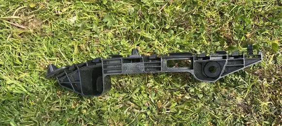 Suzuki Swift III Front bumper mounting bracket 7173153R0