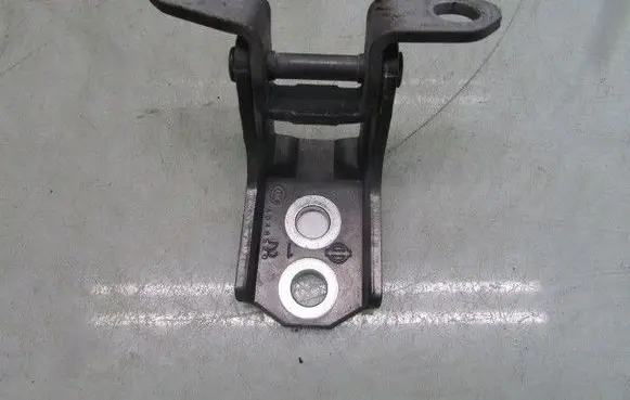 Infiniti M Front door upper hinge M35H
