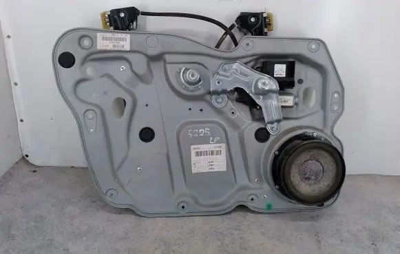 Volkswagen Touran I Front door window regulator with motor 