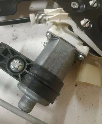 BMW 5 E60 E61 Front door window regulator with motor 977972