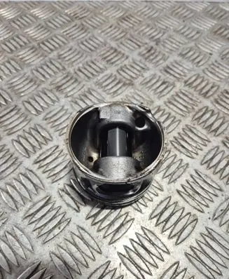 Volvo S60 Piston 82L175