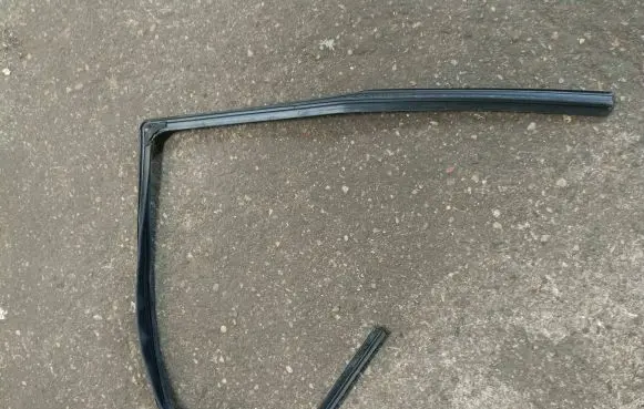 Dodge Durango Rubber seal rear door 