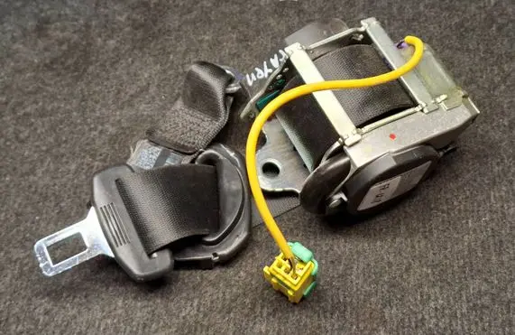 Porsche Cayenne (9PA) Rear seatbelt 7L5857805