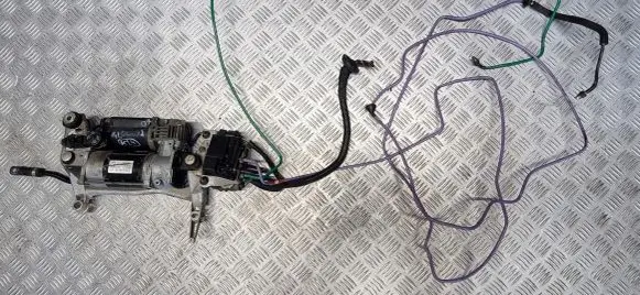 Audi Q7 4L Air suspension compressor/pump 