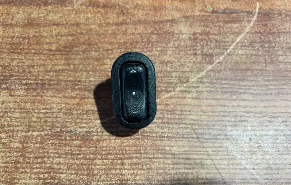 Opel Zafira A Electric window control switch 90561388