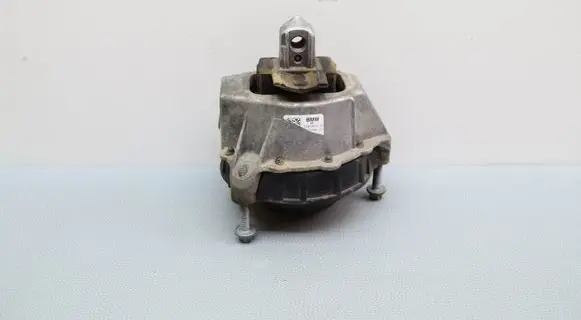 Engine mount bracket