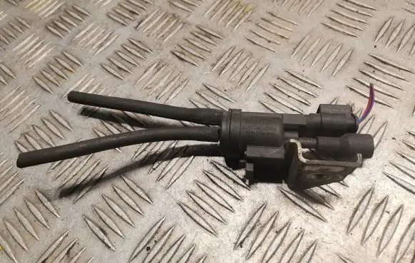 Mercedes-Benz C W203 Turbo solenoid valve 0025401497