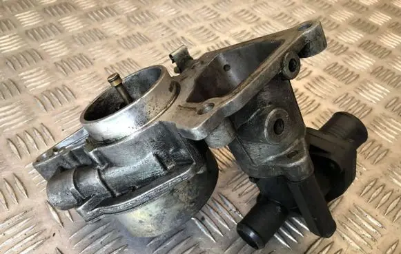 Ford Mondeo Mk III Vacuum pump XS7Q2A451BH 72245410C 03T04200768