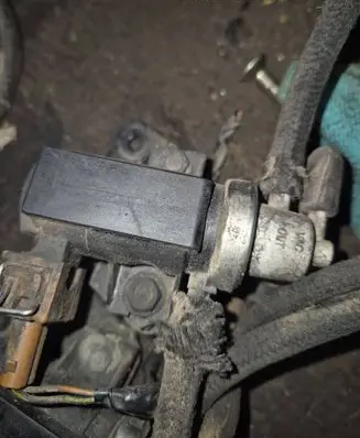 Volkswagen Sharan Vacuum valve 1HO906627