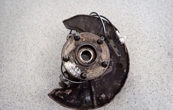 Toyota Corolla Verso AR10 Front wheel hub spindle knuckle 