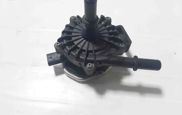 Volvo XC40 Electric auxiliary coolant/water pump 31669539