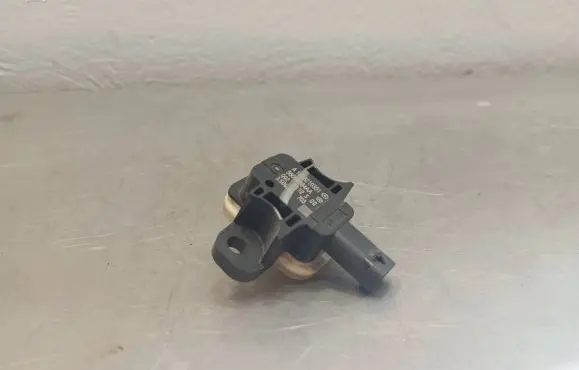 Mercedes-Benz GLE (W166 - C292) Airbag deployment crash/impact sensor A1668210351