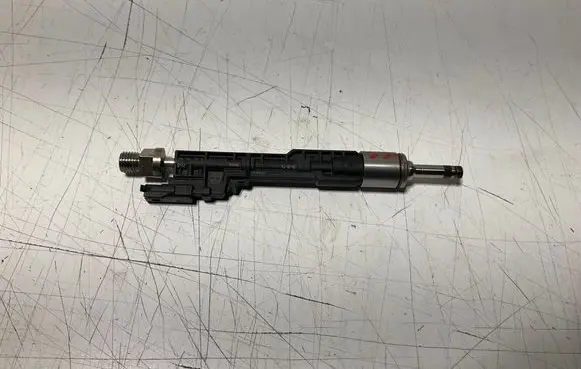 BMW 6 F06 Gran coupe Fuel injector 7645956