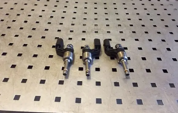 Volkswagen Golf Plus Fuel injector 03C906036H