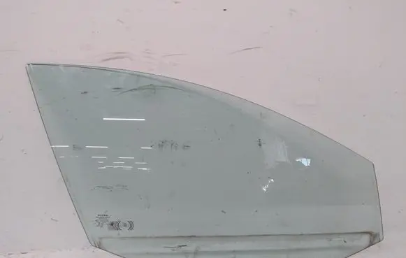 Volvo XC60 Front door window glass four-door