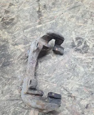 Mercedes-Benz E W211 Brake caliper pad carrier rear