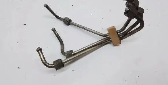 Volvo S80 Fuel injector supply line/pipe 